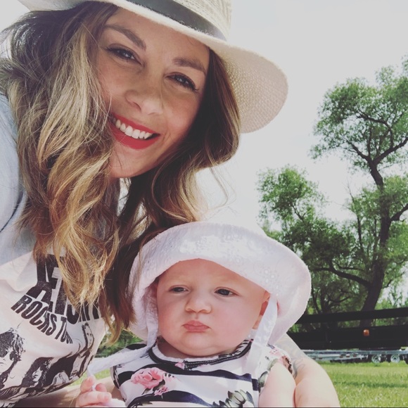 Meet your Posher, Amanda - Picture 1 of 1